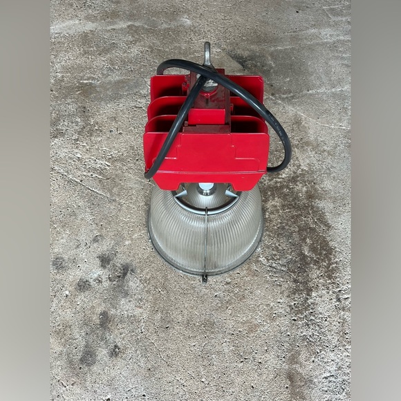 INDUSTRIAL LIGHT FIXTURE - Picture 8 of 10